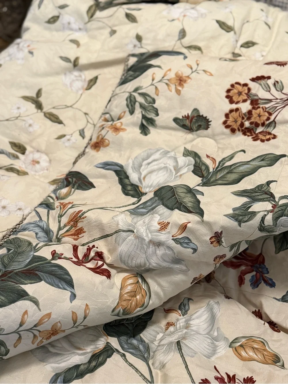 Reversible designer Waverly Floral Cream Botanical comforter and shams